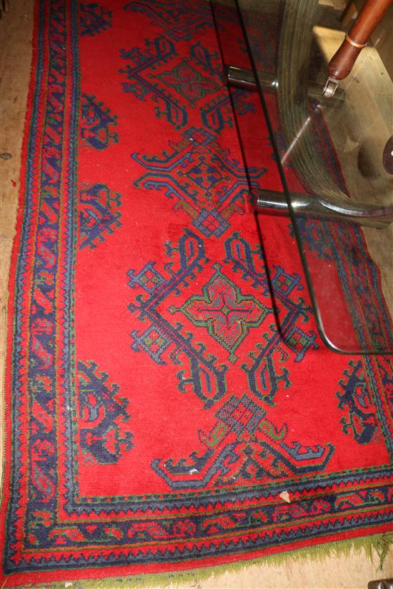 Red ground Kelim rug(-)